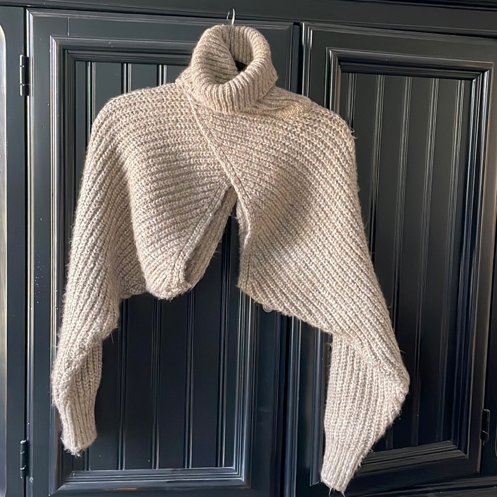 ZARA shrug type turtleneck sweater  size M